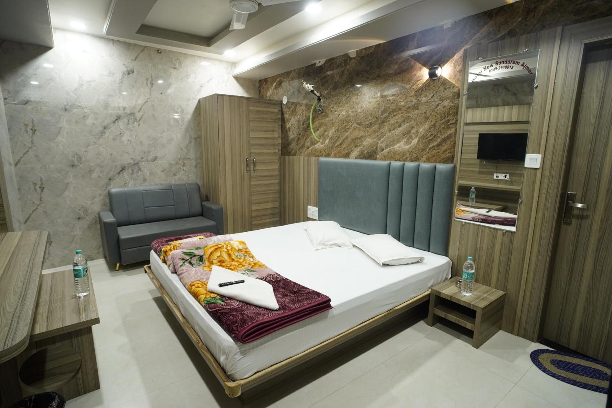 Hotel New Sundaram 150 Mtrs From Dargah Ajmer Exterior foto